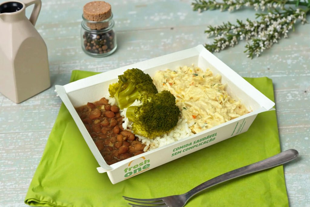 marmita frango cremoso com brócolis