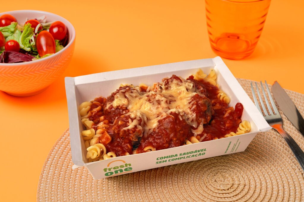 marmita macarrão com almondegas